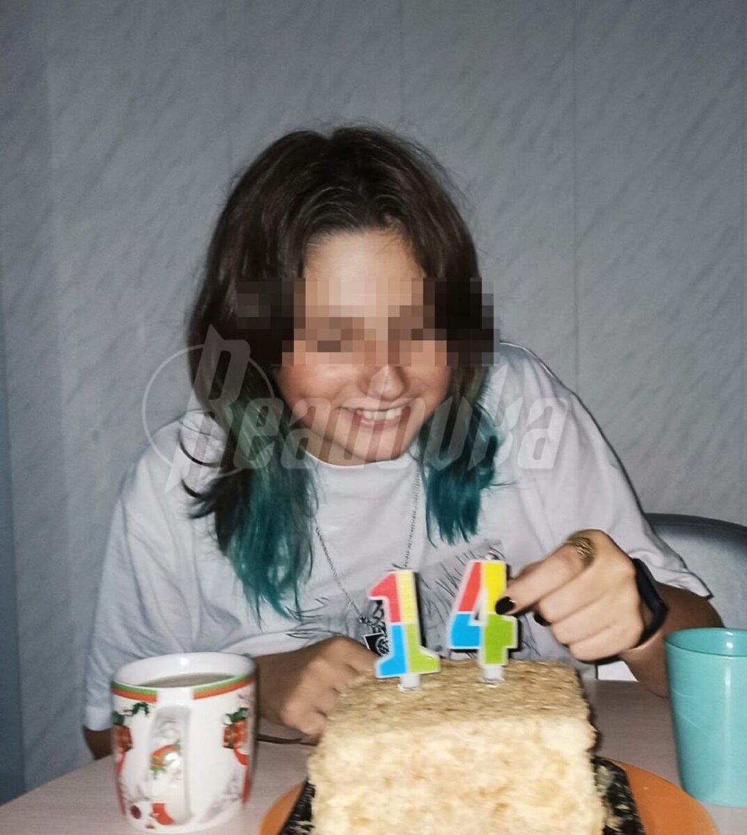 Закопали девочку. Девочка с молотком. 16 Летняя девушка. Подросток с молотком. Ltdjxrf c vjkjnjrjv.