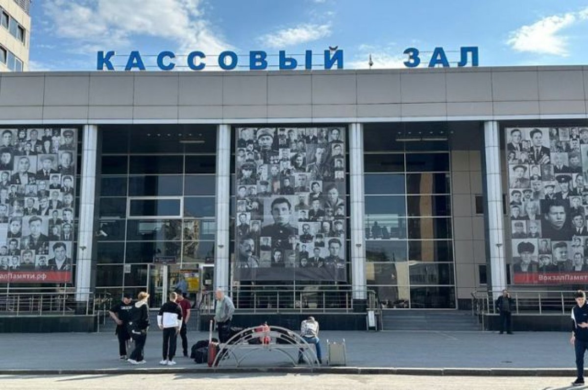    К 9 Мая на фасаде вокзала Екатеринбург появились портреты воинов-уральцев