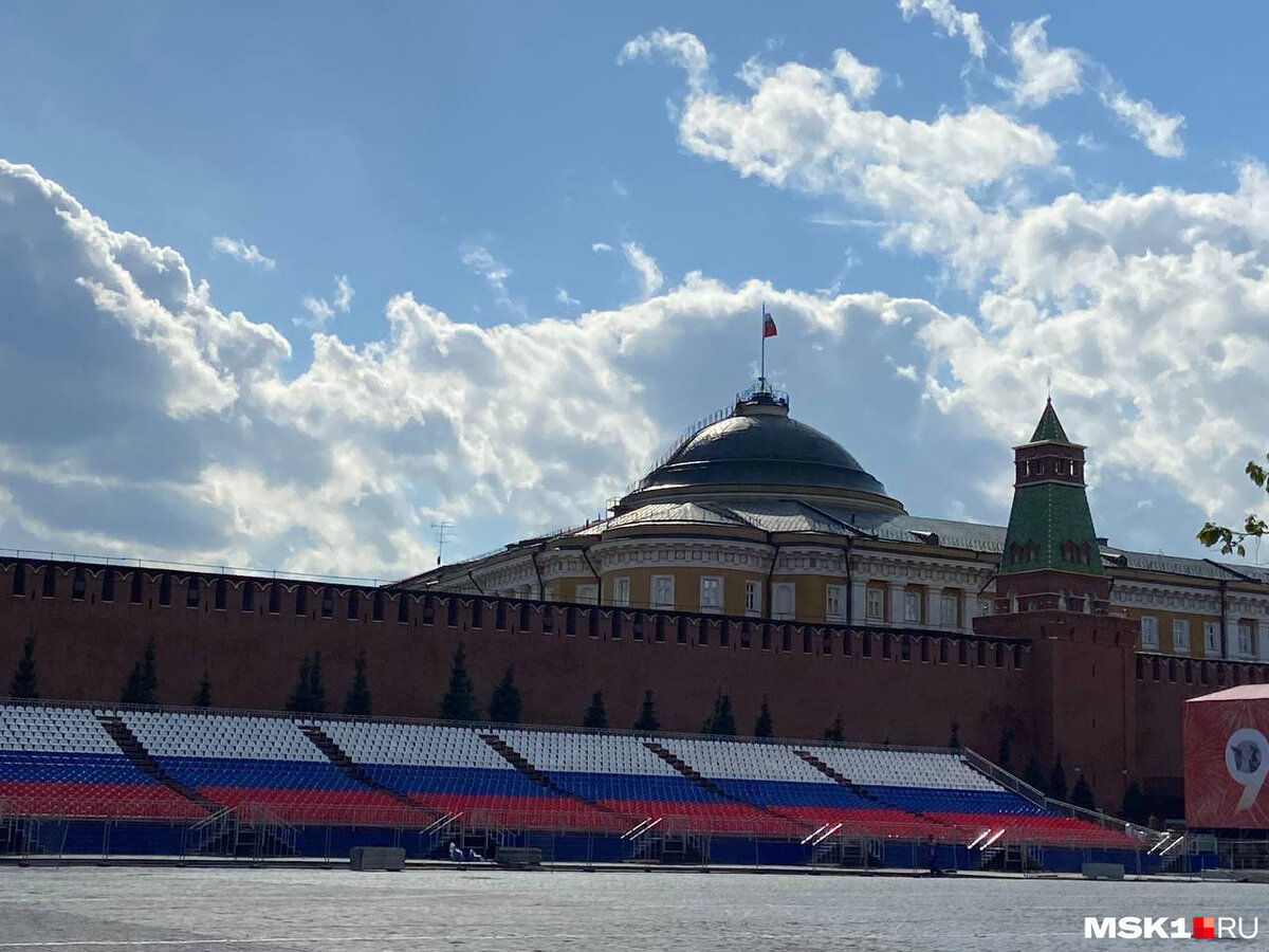 Кремлевские палаты красная площадь народ