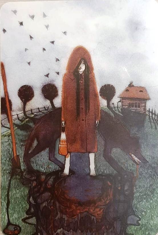 Это событие разделило жизнь Верочки на "до и после". Не переставая плакать по маме, Верочка заметила, что папа сильно изменился. В его речи все чаще стало звучать пренебрежение, он постоянно сравнивал Верочку с мамой, и ей слышался в словах отца немой упрек "Почему ушла она, а не ты". А потом Верочку отправили к бабушке, маминой маме. Как сказала бабушка, папа плохо справлялся с воспитанием дочки. И от бабушки Верочка узнала, что это папа виноват в смерти мамы, потому что "не уберег". Бабушка была заботливой, но постоянно вспоминала ушедшую дочь, каком та была идеальным ребенком в детстве, и красивой, "не то, что ты". Отец звонил редко, в основном требуя отчета об учебе и поведении, он стал строг и требователен. А через какое-то время он женился, и у Верочки появилась младшая сестренка.📷
