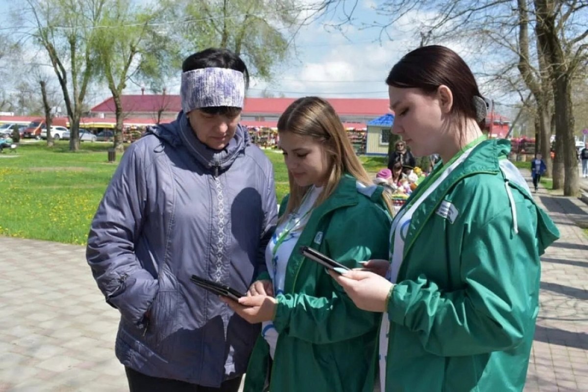    На Кубани волонтеры помогают в голосовании за объекты благоустройства
