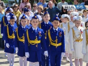  📷    Почти 50 тысяч оренбуржцев станцевали «Вальс Победы» Белов Михаил Александрович