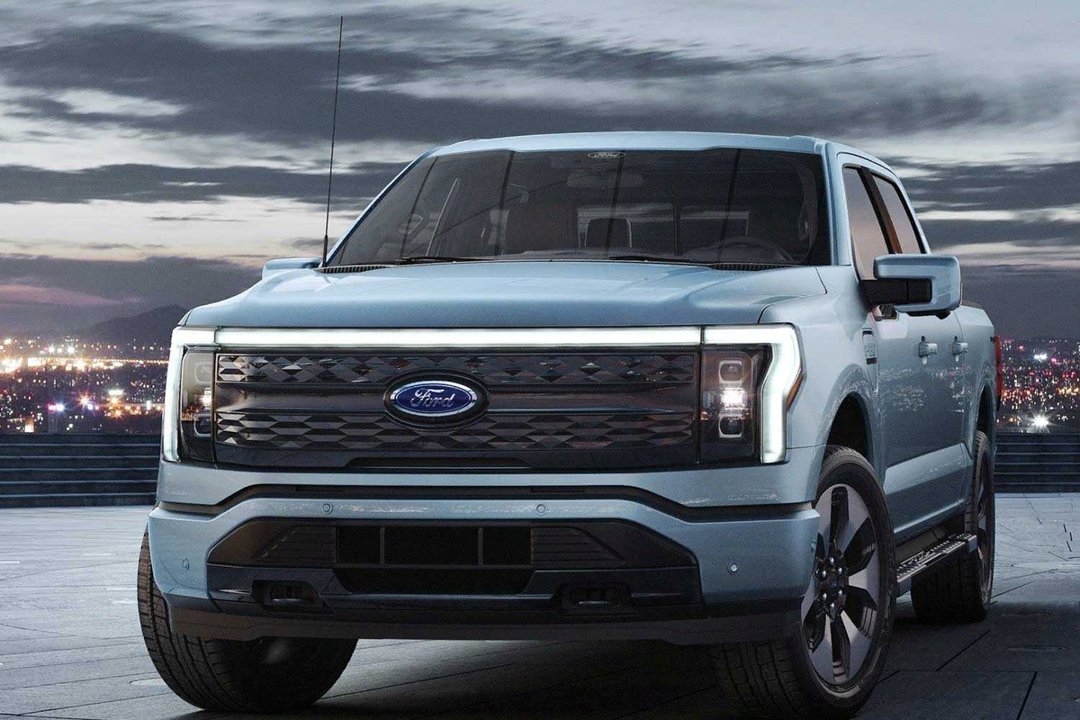 Ford F-150 - один из самых продаваемых и популярных автомобилей в США и во всем мире.