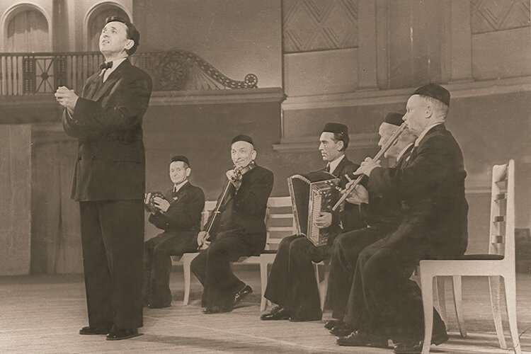    «Сегодня о Вагапове, популярнейшем артисте 1940–1950-х, говорят как об основоположнике профессиональной национальной эстрады»