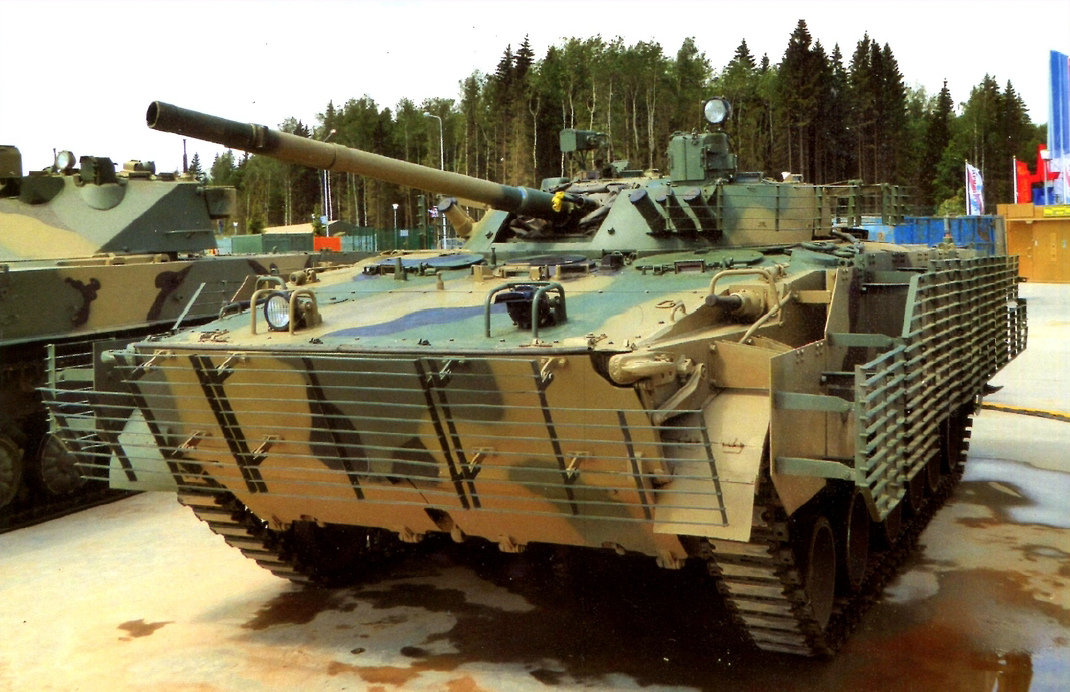 БМП-3 с противокумулятивными решетчатыми экранами