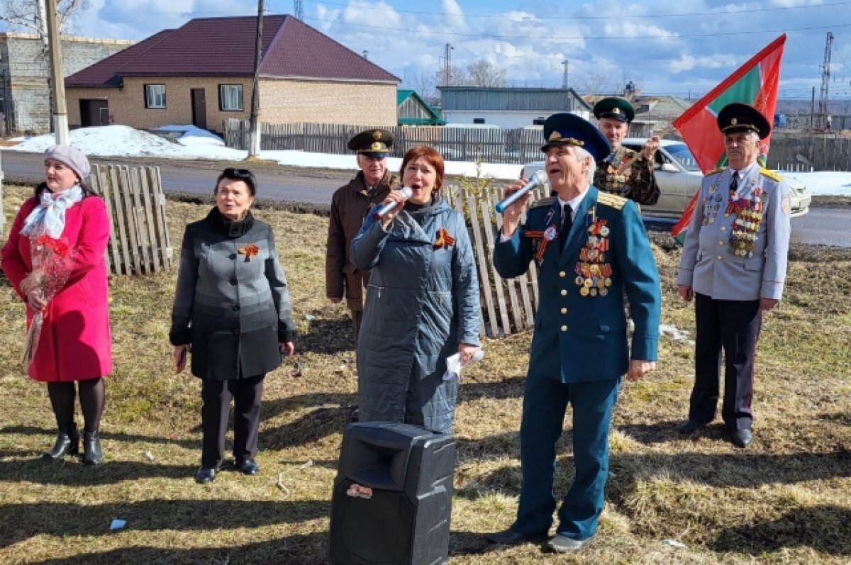    В Ноябрьске в День Победы жители делают бумажных голубей