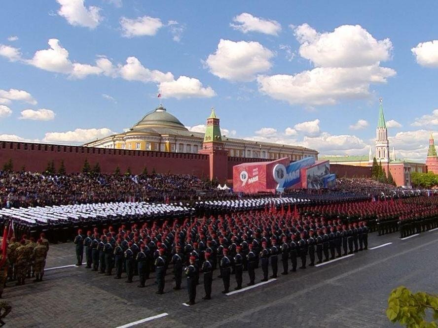 В воздухе запахло любовью! Участник Парада Победы сделал предложение ...