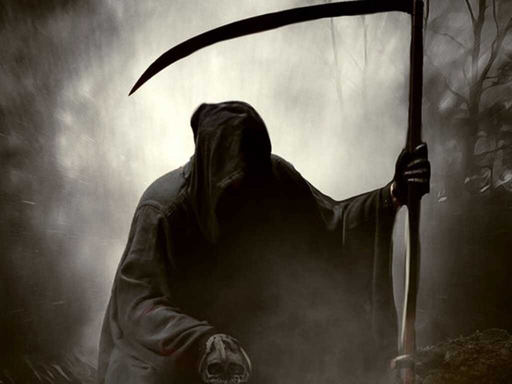 Мужчина в черном плаще и шляпе. Терри пратчетт сонный паралич. Монстр в темноте в комнате. Человек в темной комнате. К чему снится черный человек.