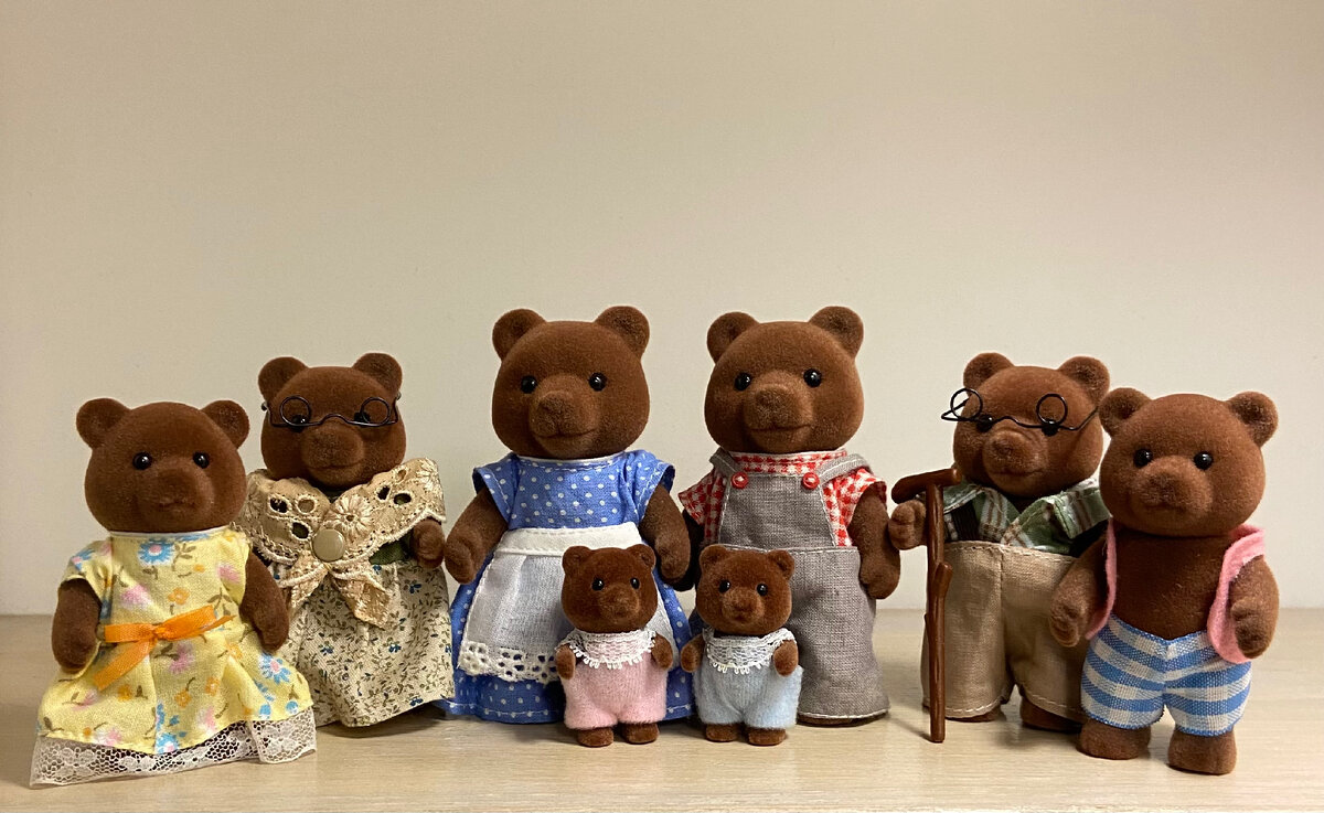 Медведи Тимбертоп из моей коллекции. По краям - старшие брат и сестра