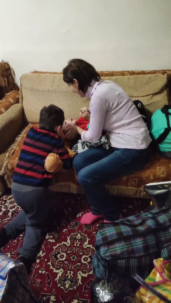 Я снимала на память свекровь и детей. Как она не могла от них оторваться 😢 