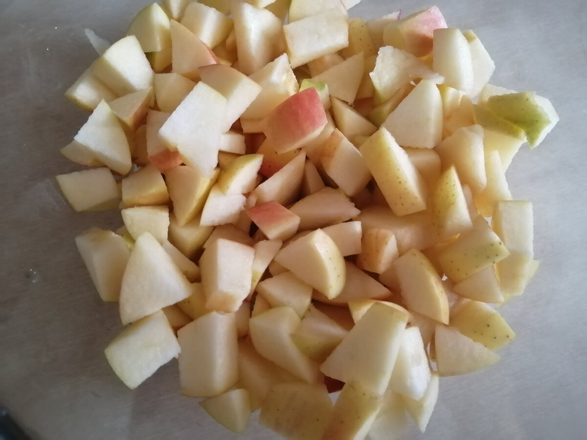 Фото автора: крупно нарезать яблоки