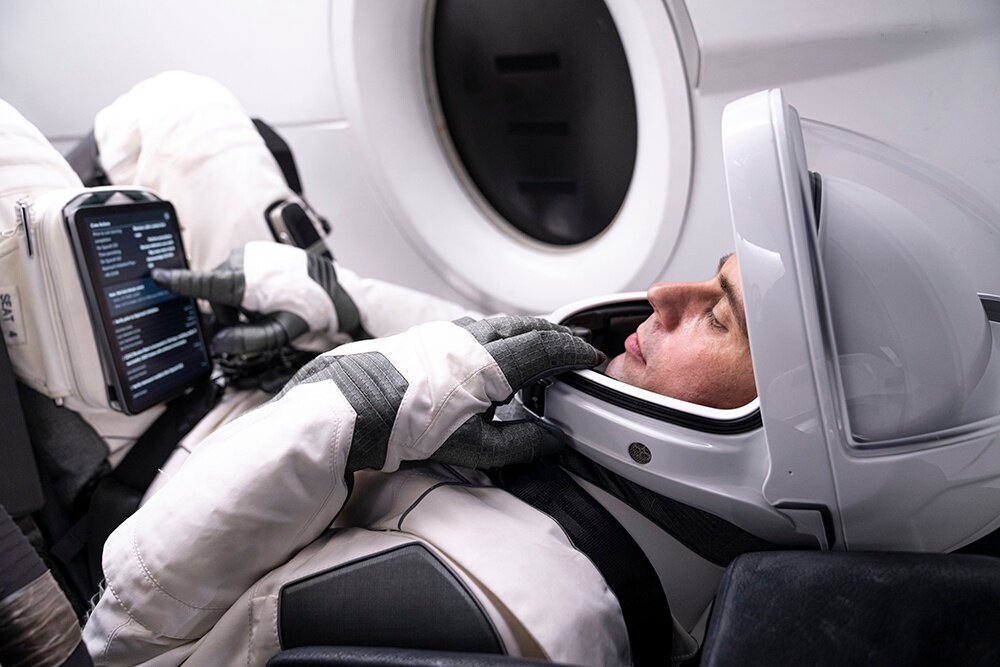Андрей Федяев, космонавт СССР/России №130, в кабине "Крю Дрэгон" (SpaceX Crew-6)
