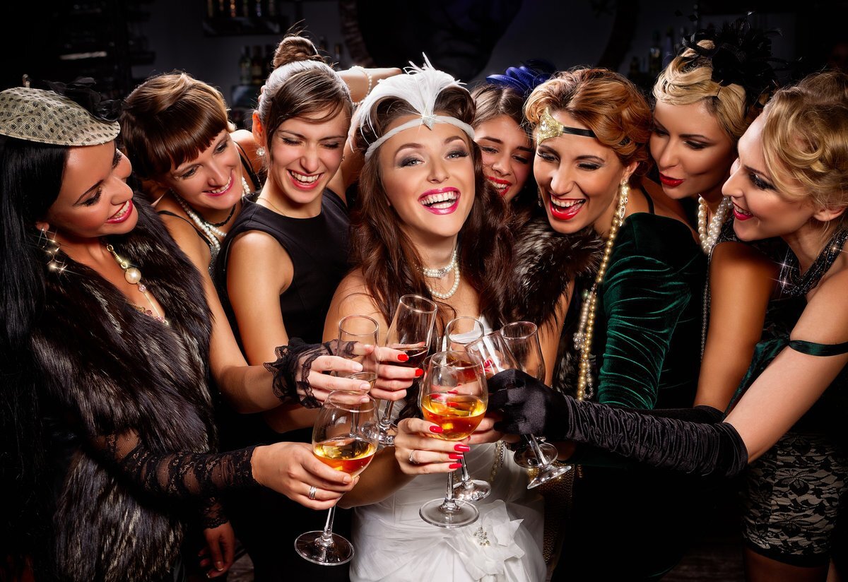 Девичник (с) mykaleidoscope.ru/svadba/11442-svadebnye-devichniki-v-klubah-28-foto.html