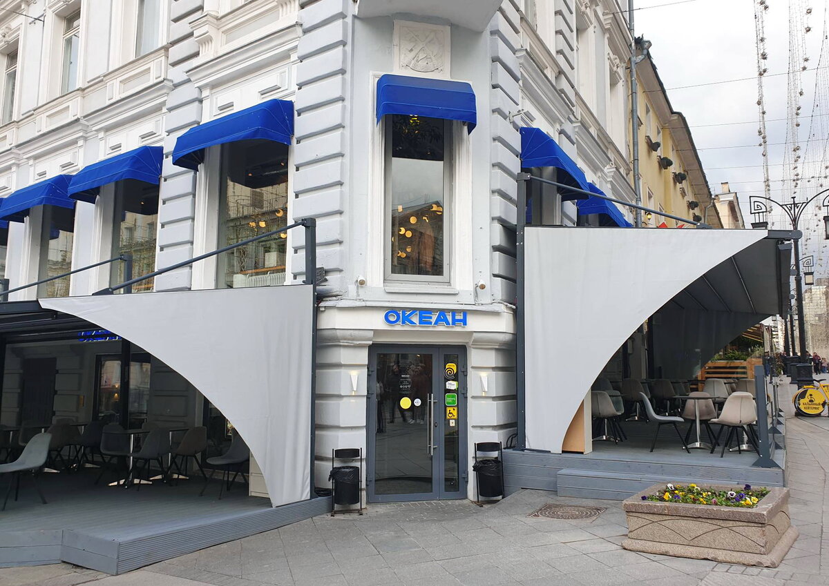 Вход в ресторан "Океан"