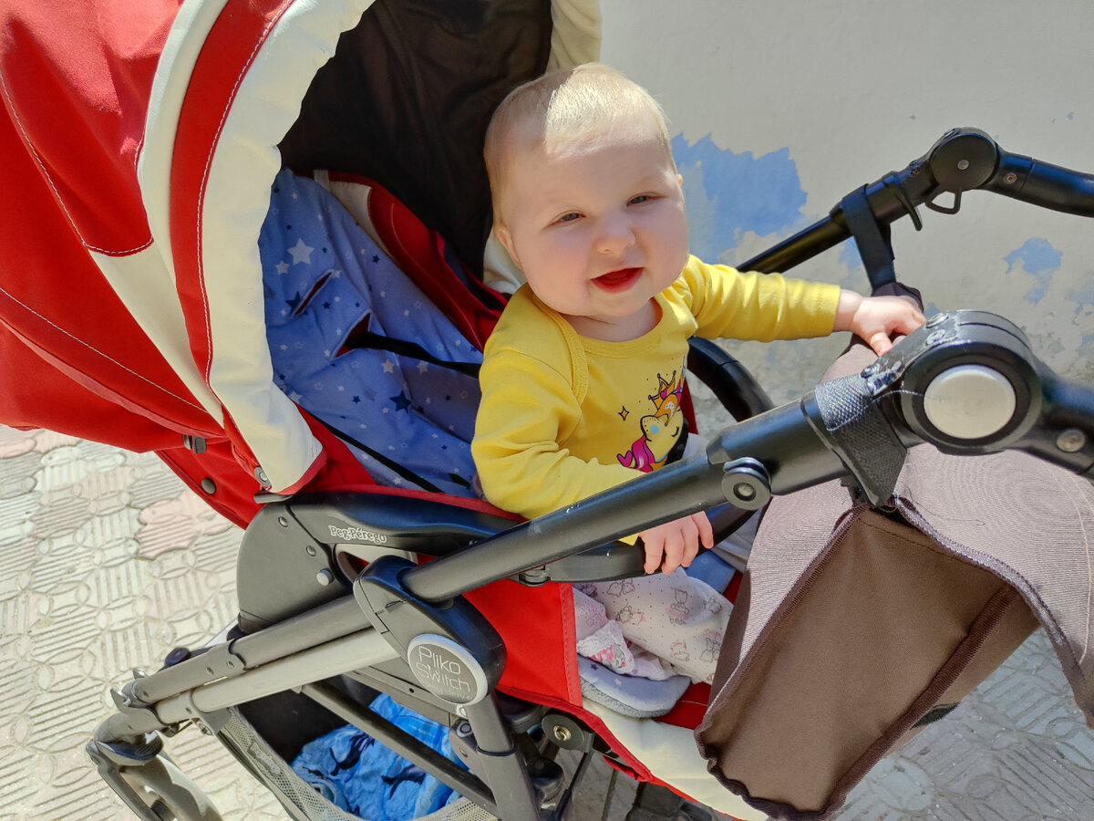 Все фотографии двух последних дней, до этого дочка не сидела ни разу сама