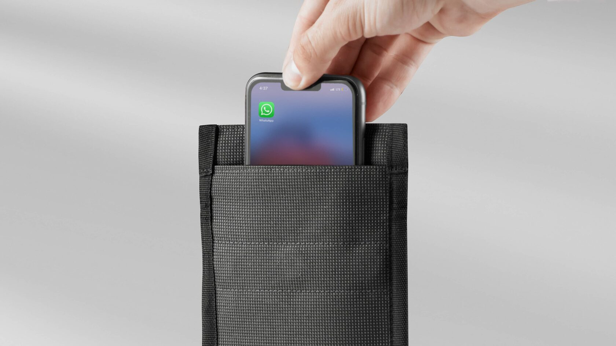 Чехол Фарадея физически блокирует отслеживание и дистанционный доступ к смартфону