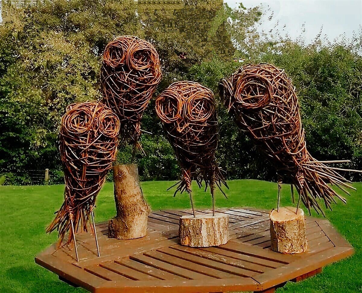 Совушки. Такие и сад украсят и настроение поднимут ) 