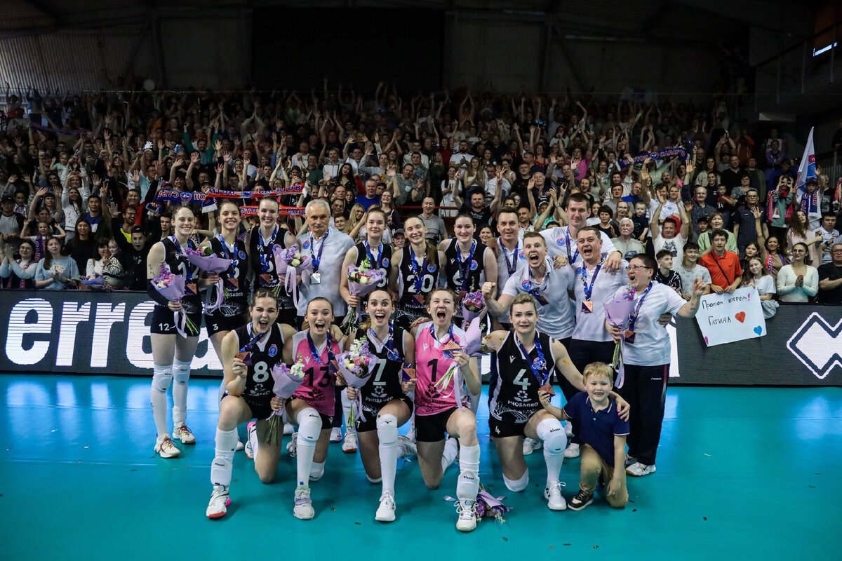 Бронзовый призер чемпионата России саратовский "Протон" на каждом матче показывает пример единения с болельщиками. Фото: new-myseidon,com