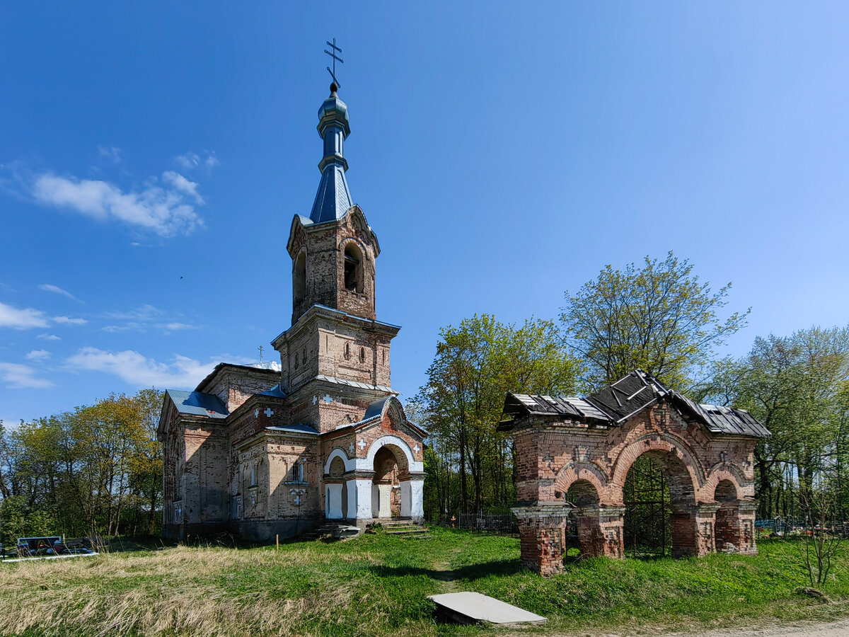 Церковь архитектора Буланова, старая булыжная дорога и Дом культуры с  любопытным декором времён СССР. Добро пожаловать в д. Кёрстово | Олег  Еверзов | Дзен