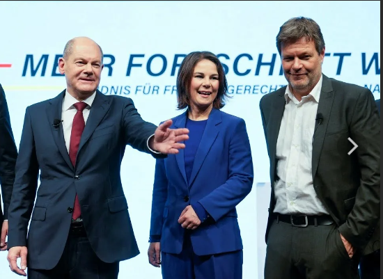 Шольц, Бербок, Хабек - троица, которая привела Германию к ее нынешнему печальному состоянию (фото с сайта youtube.com)