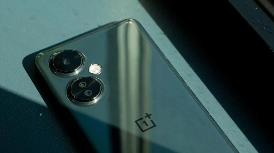    Камеры расположили на двух круглых выступающих платформах. Источник: expertreviews.co.uk