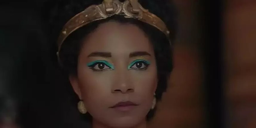    Клеопатру в фильме сыграла чернокожая актриса Адель Джеймс.Скриншот Netflix
