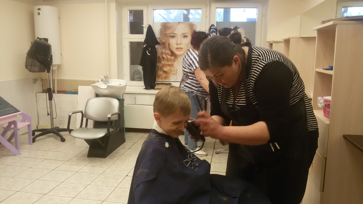 Мой сын уже давно стрижётся без слёз. А начиналось всё, как и у большинства других детей с аутизмом