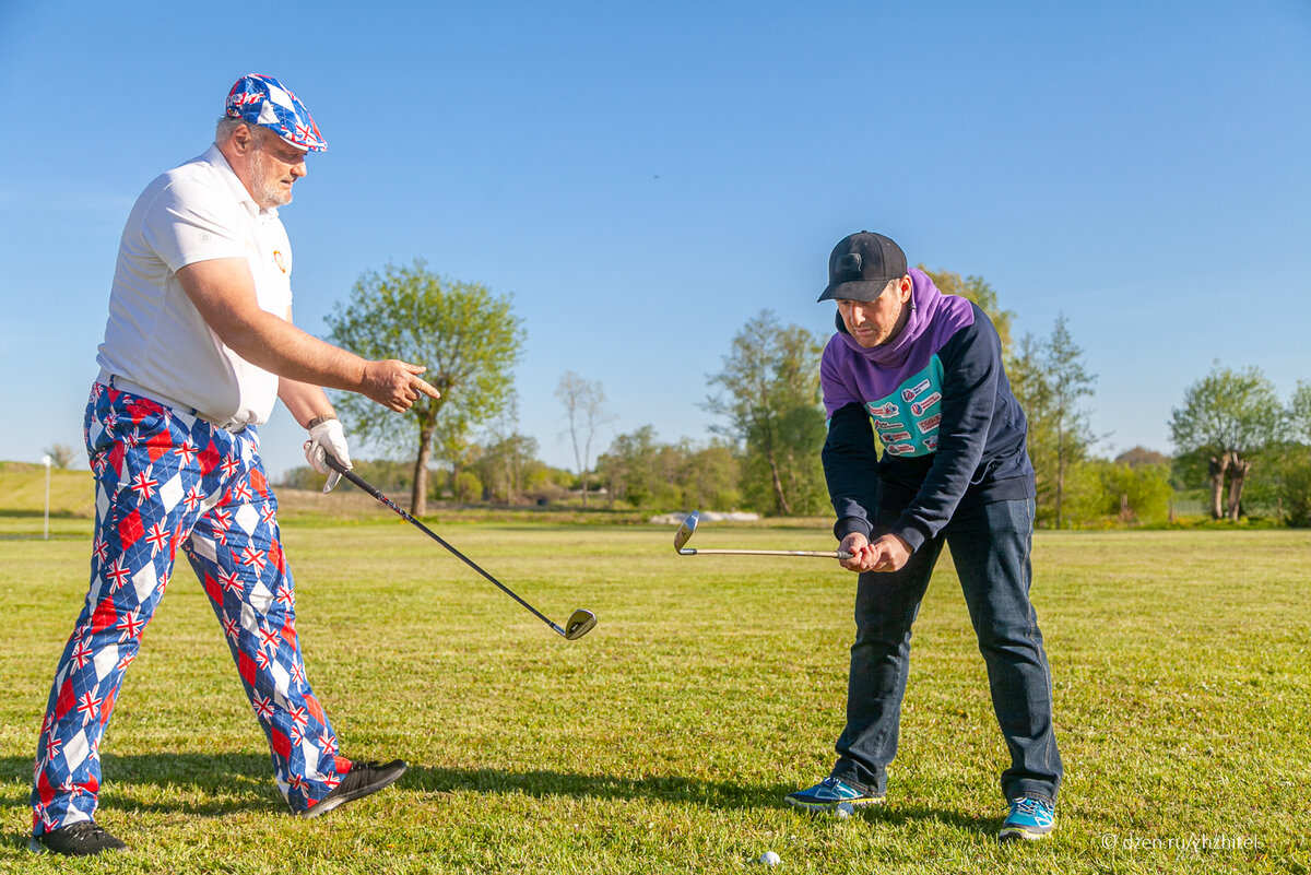 Я учусь играть в гольф