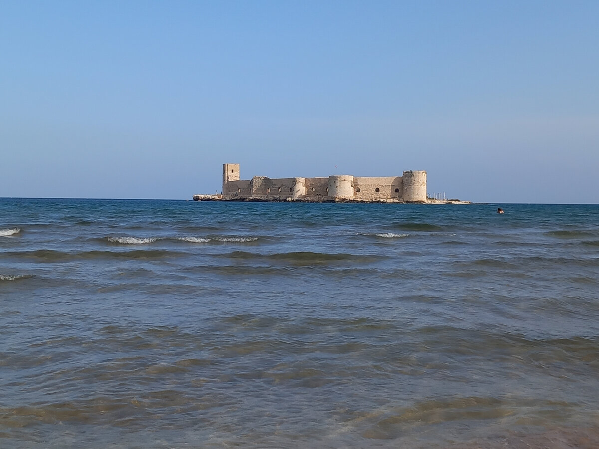 Вода в море прозрачнейшая.  Фото автора