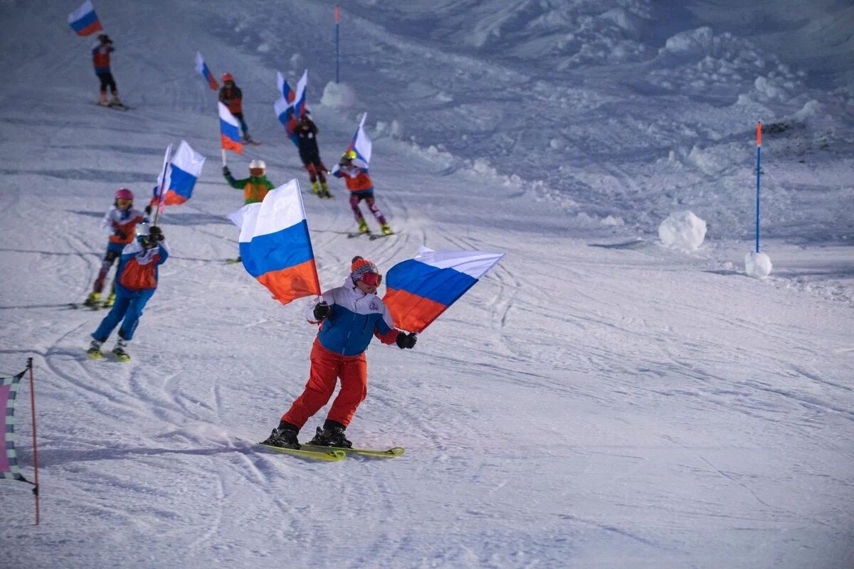 Хибины Кировск спуск в купальниках