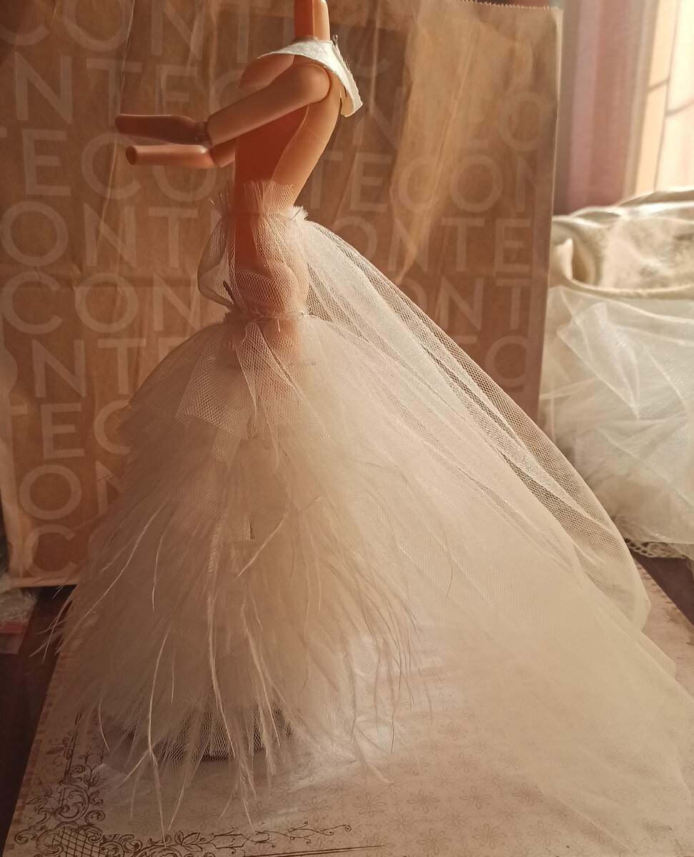 Нижняя юбка. Ещё не всё: воланов будет больше.