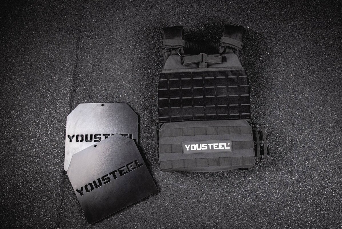 Жилет утяжелитель c плитами от YOUSTEEL доступен в размерах от 6 до 12 кг