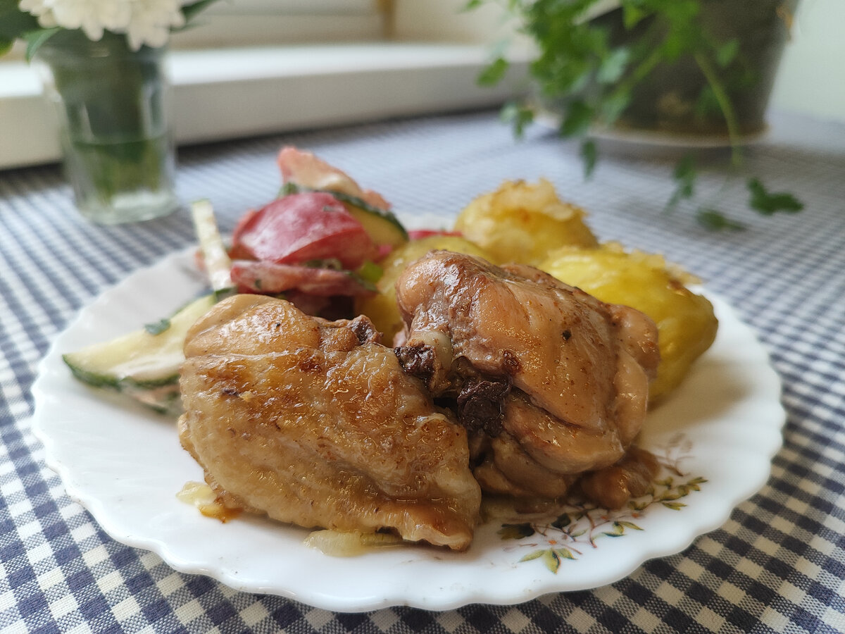 Куриные бедра в пиве на сковороде