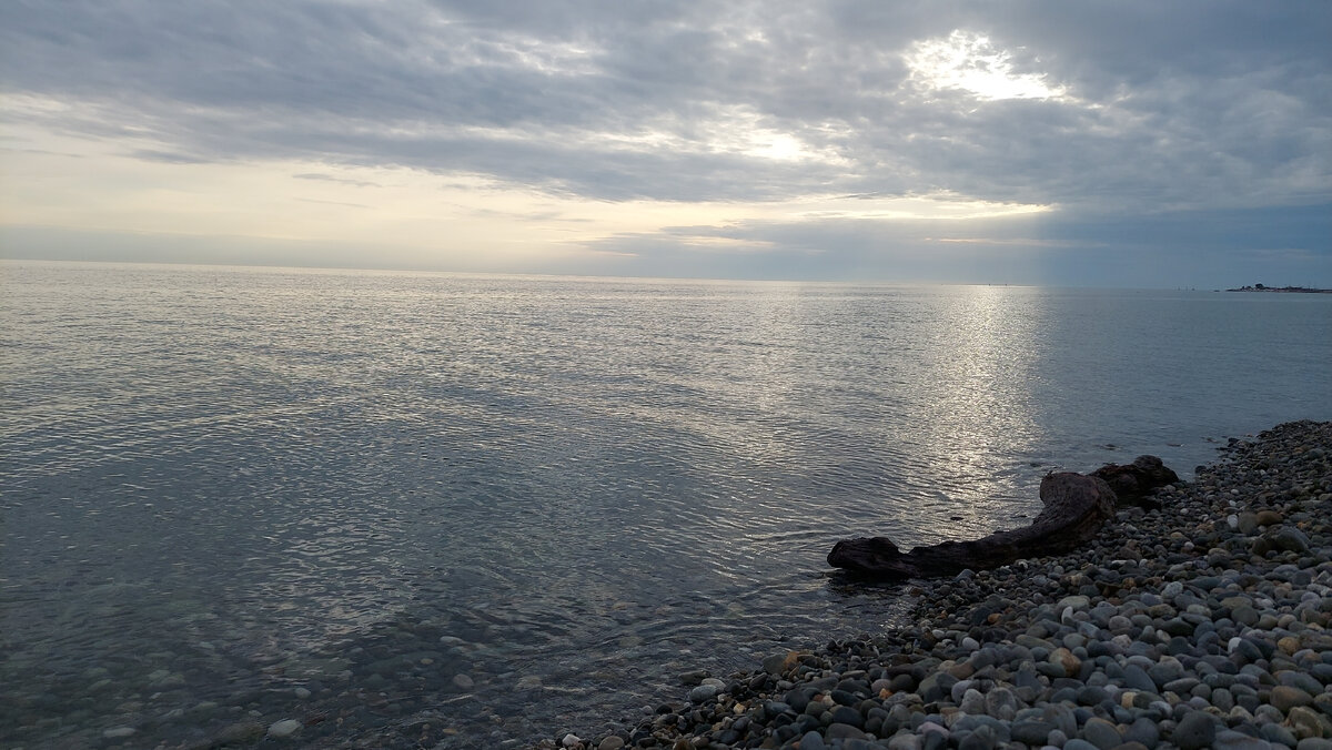 Любите ли вы море, как люблю его я?