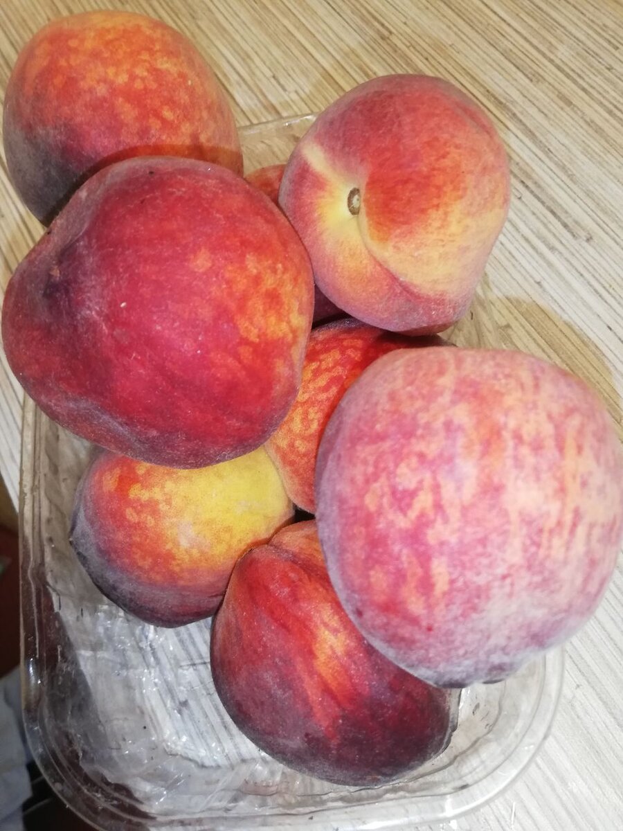 Персики 130 рубля 