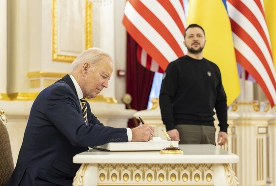    Джо Байден и Владимир Зеленский