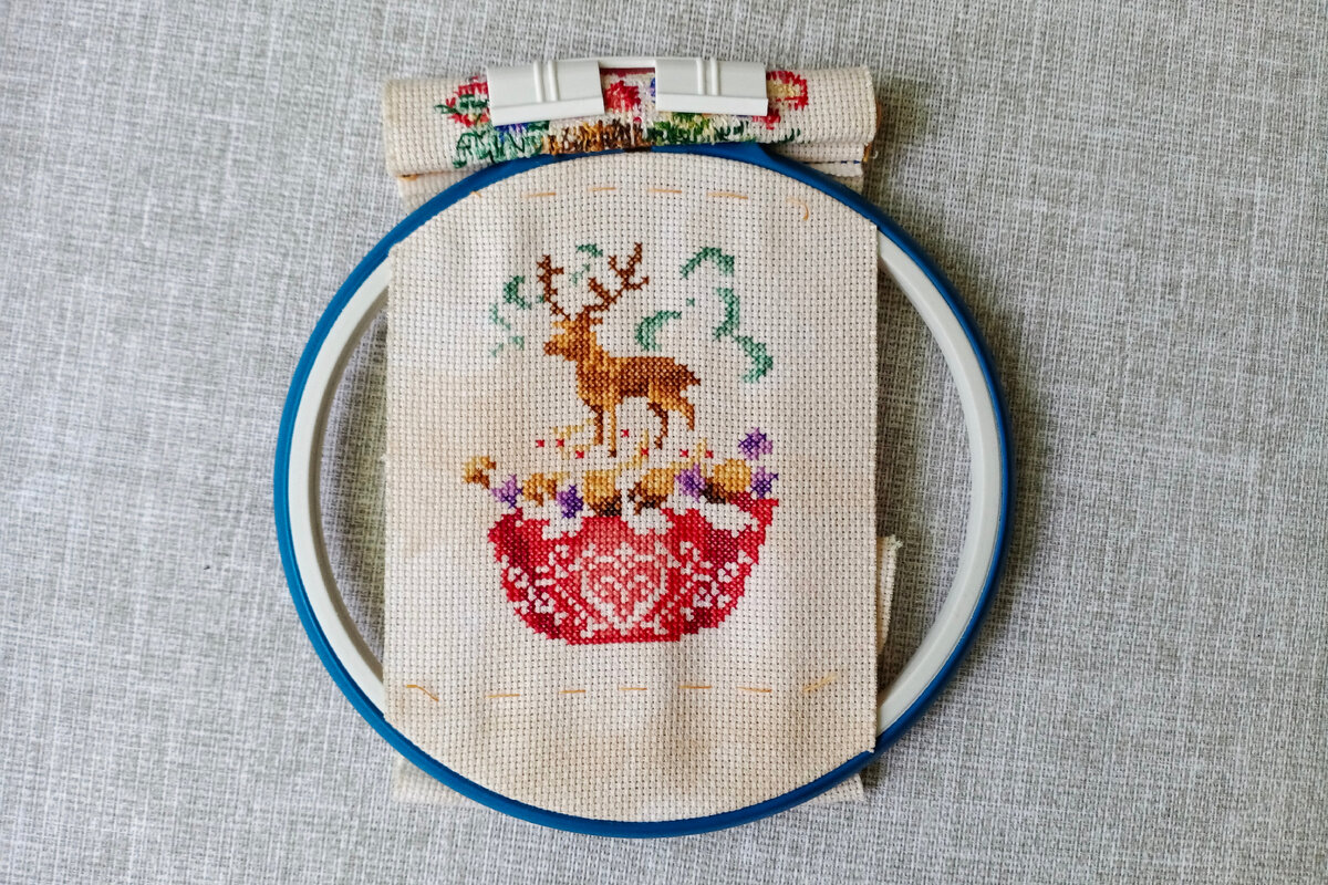 Кекс с оленем, Парижские вышивальщицы