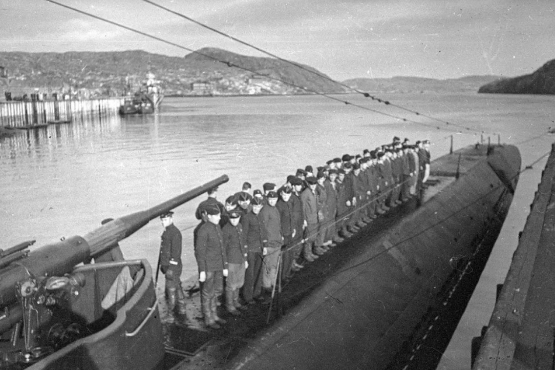 Флот времени. Северный флот 1942. Подводные лодки Северного флота СССР. Подводная лодка Северного флота ВОВ. Северный флот Мурманск ВОВ.