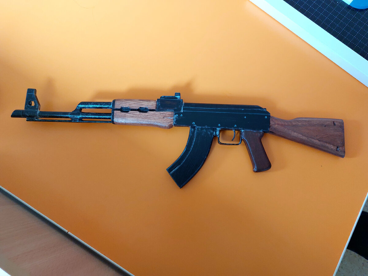 автомат сделал дедушка одного из мальчиков группы