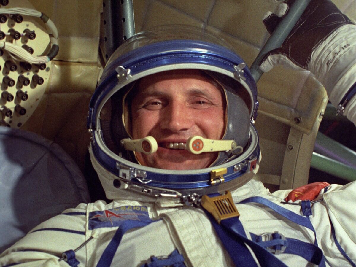    Летчик-космонавт Борис Волынов© РИА Новости / Александр Моклецов