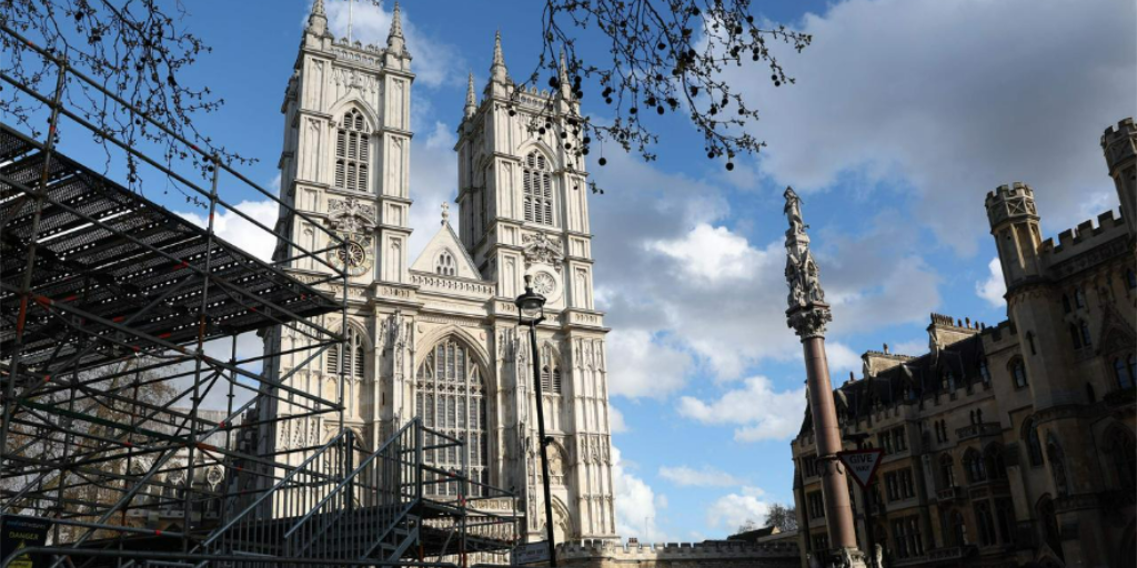 У Вестминстерского аббатства возводят трибуны и ограждения. Фото: Getty Images