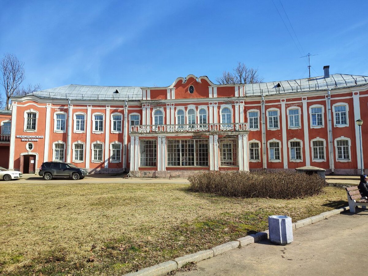 В это место привозят на скорой помощи, но лучше здесь просто прогуляться.  Уникальная больница в Санкт-Петербурге | Путешествия без чемодана | Дзен