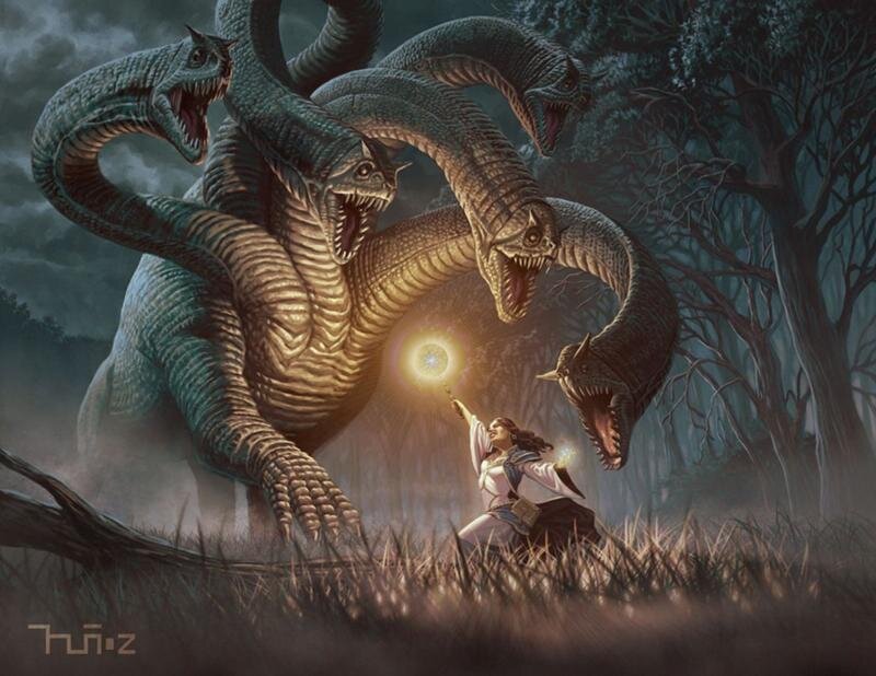 Не совсем понятно, что девушка делает - то ли сражается с динозавроподобной гидрой, то ли смеется. Изображение из открытых источников