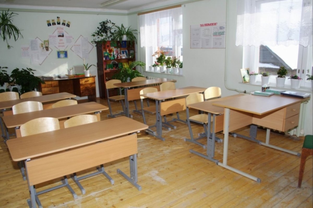    В Курской школе №18, где рухнул потолок, продлят дистанционное обучение