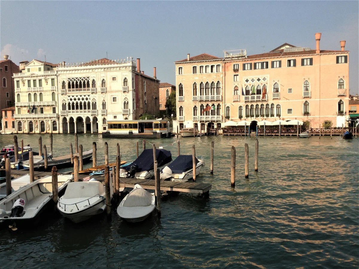      Дворцы на Большом канале