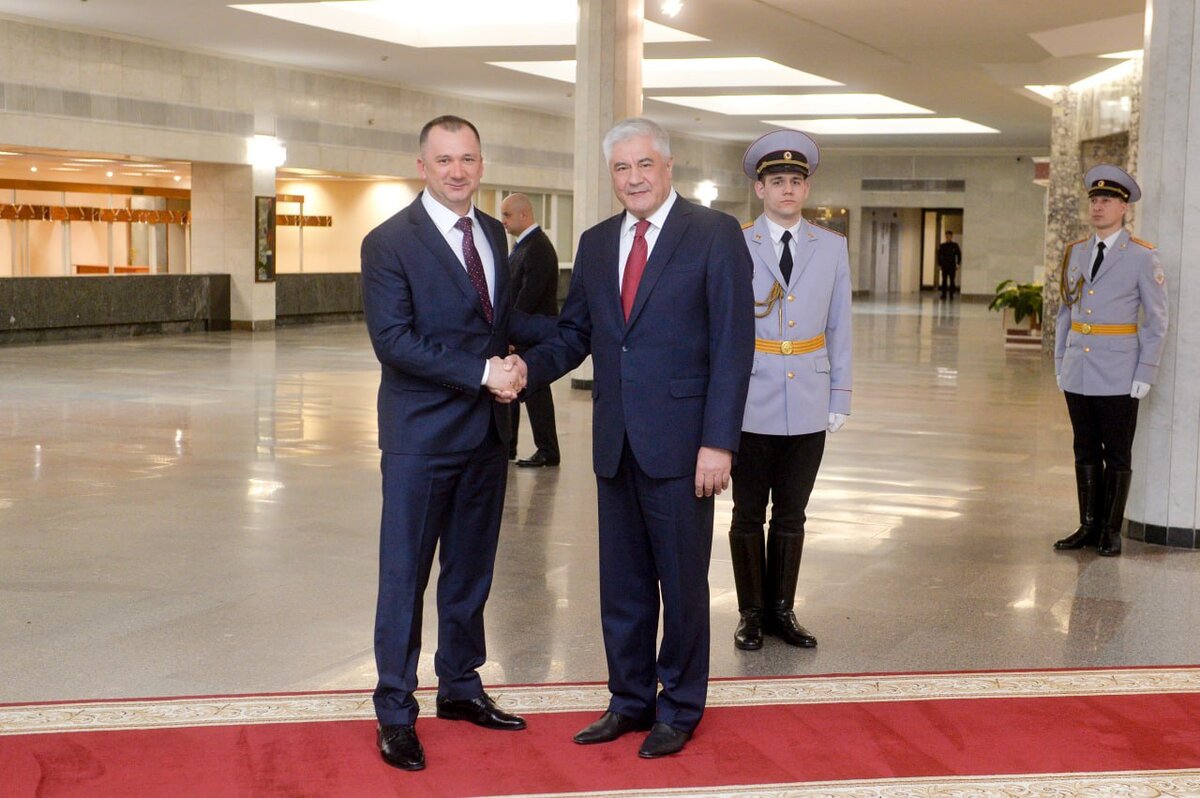 Кортеж министра МВД Колокольцева