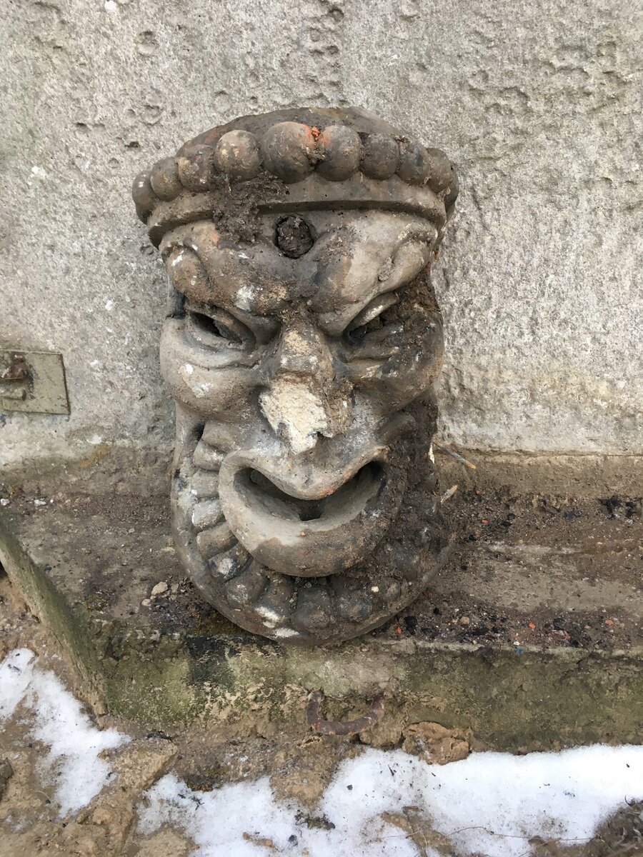 Нашли, пока копали котлован.