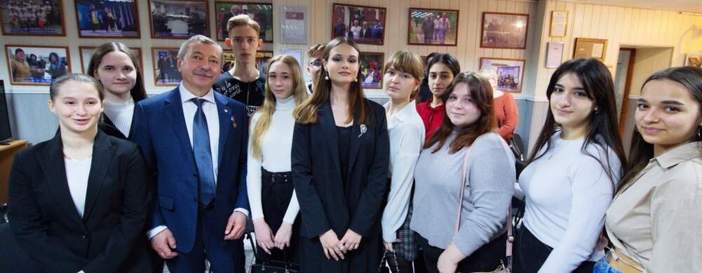 Александр Лазуткин с участниками встречи в Доме журналиста