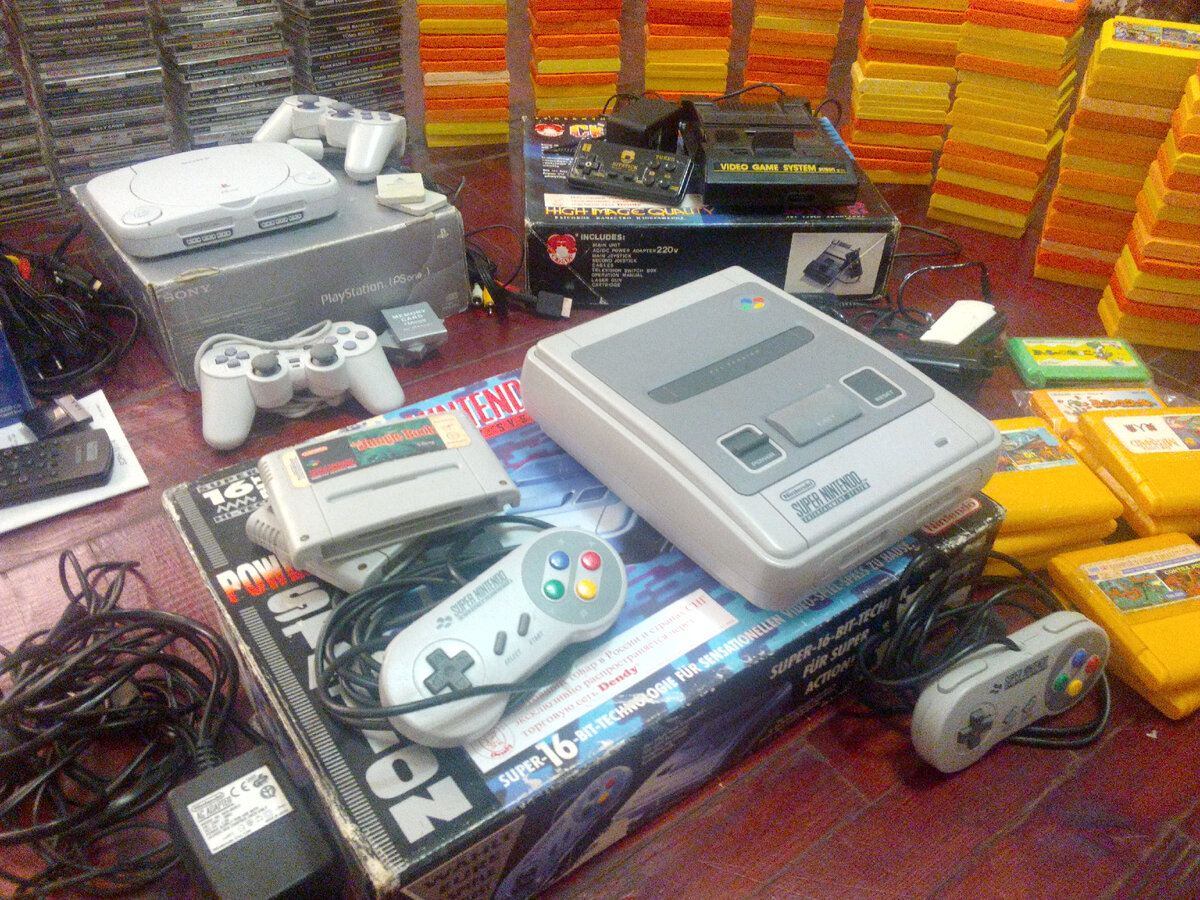 Фото из моей личной коллекции. Коллекция приставок Dendy, SNES, PlayStation 1.