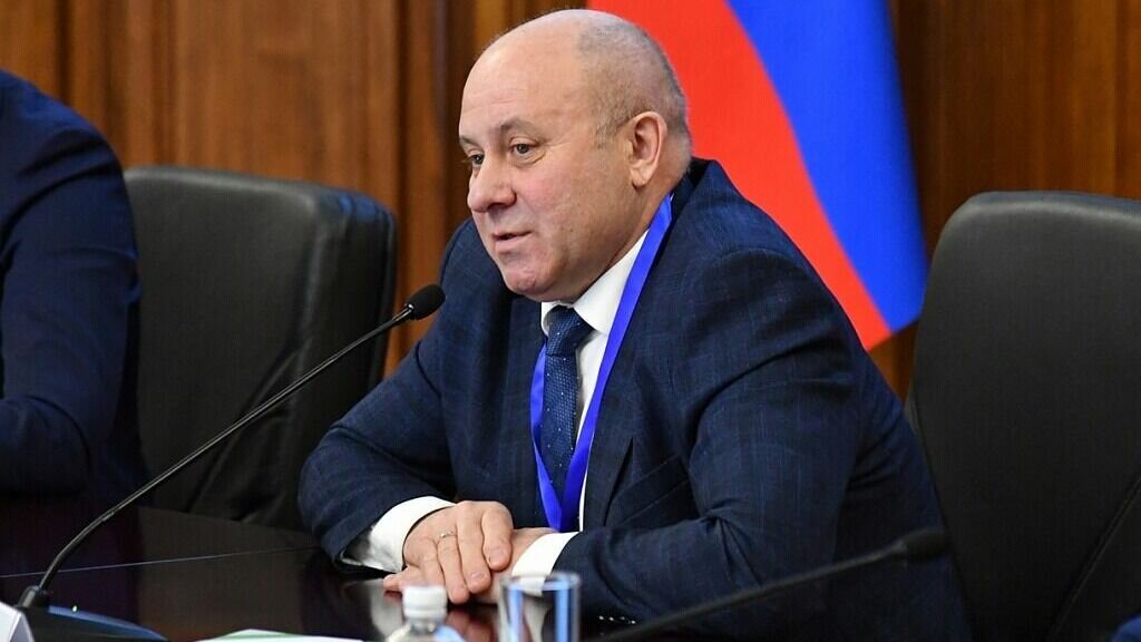     Встреча руководителей муниципальных образований прошла в День местного самоуправления в Доме официальных приёмов.